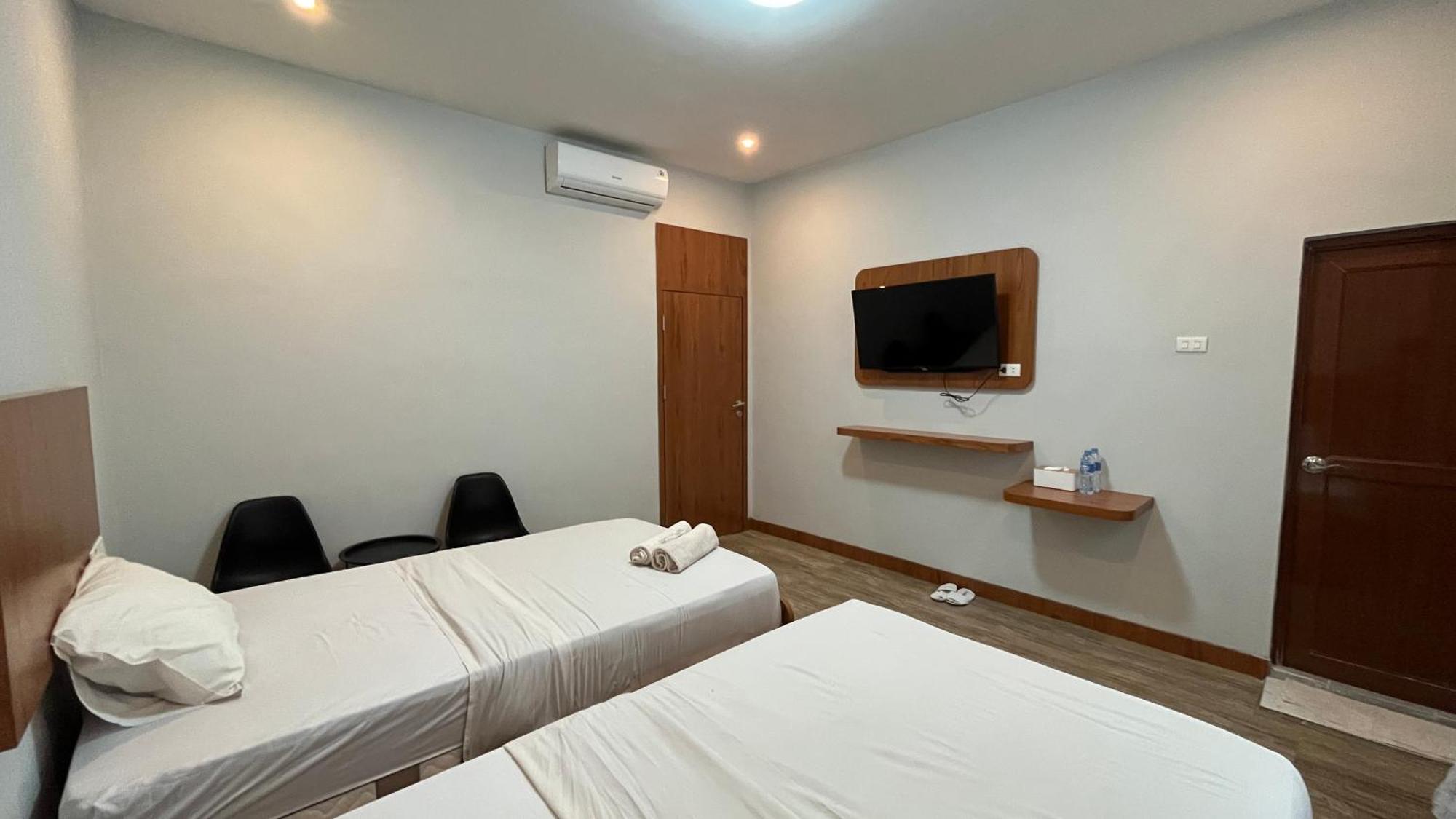 מלון בנדר למפונג Reddoorz Premium At Jalan Diponegoro Lampung מראה חיצוני תמונה